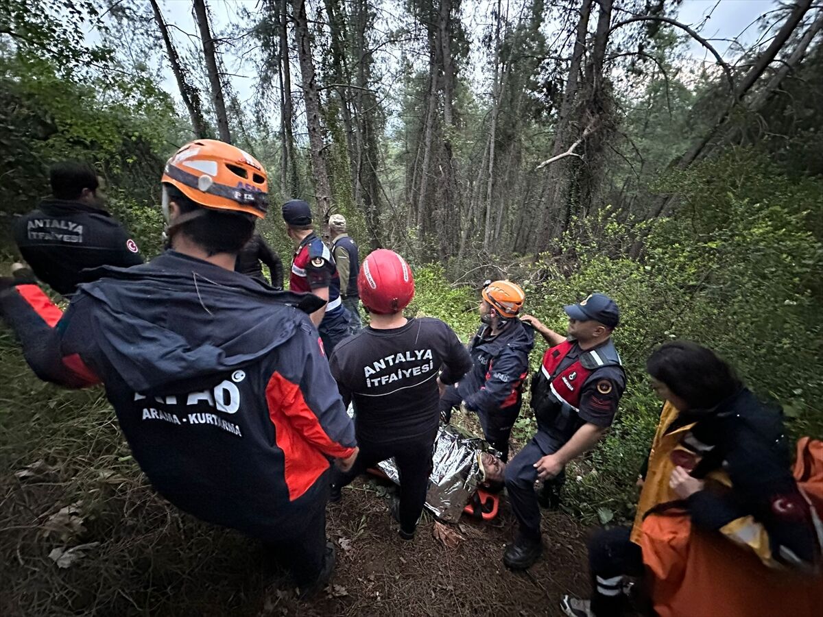 Antalya'da Uçuruma Düşen Kişi Yaralandı
