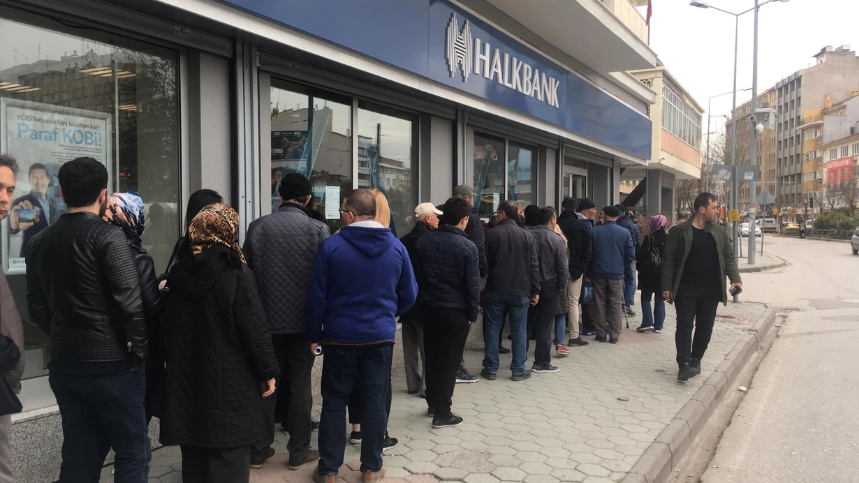 Banka Emekli̇ Para Ekonomi̇ Maaş Zam