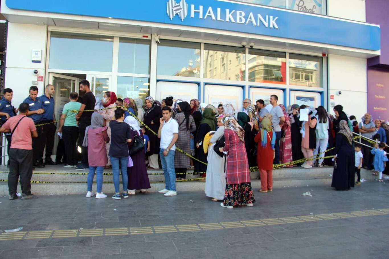 Banka Para Zam Ekonomi̇ Emekli̇ Maaş