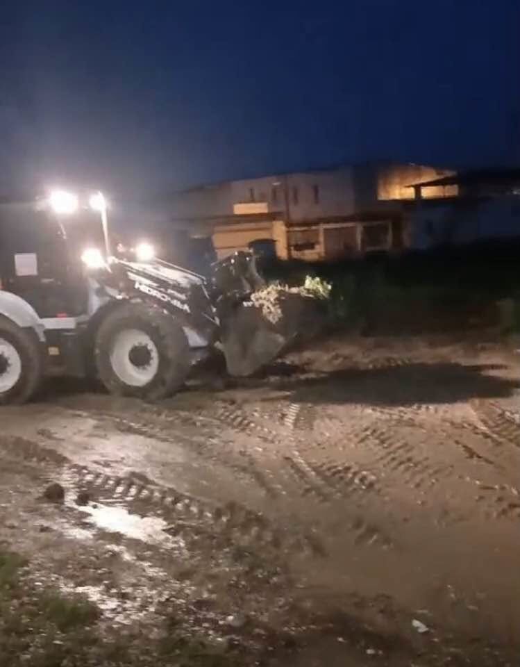 Böcekli’de Yağış Alarmı Belediye Ekipleri Seferber Oldu (1)