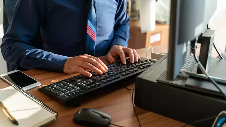 Çaalkışan Insan Klavye