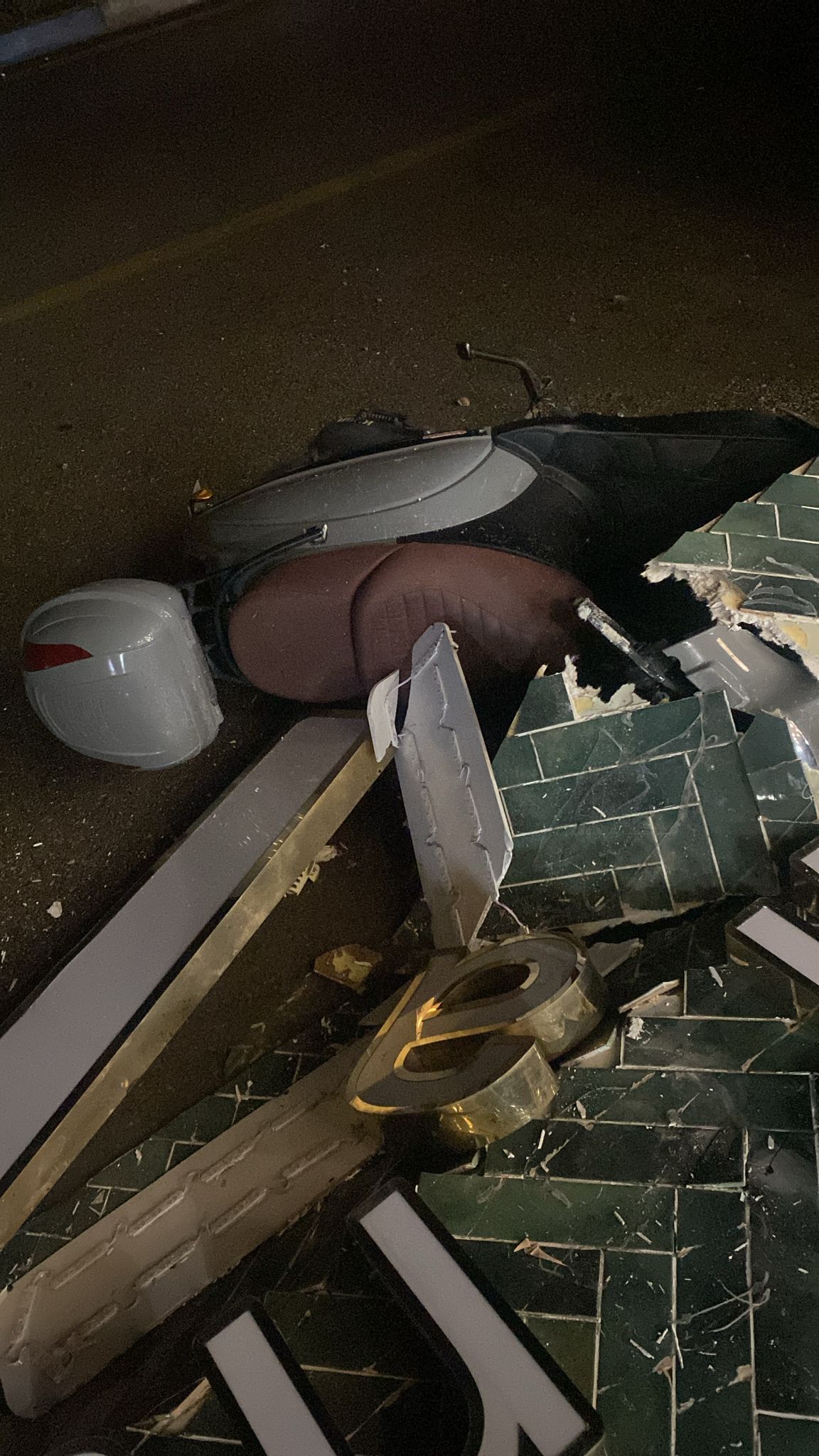 Düziçi’nde Fırtına Kabusu Tabelalar Uçtu, Ağaçlar Yolları Kapattı (5)