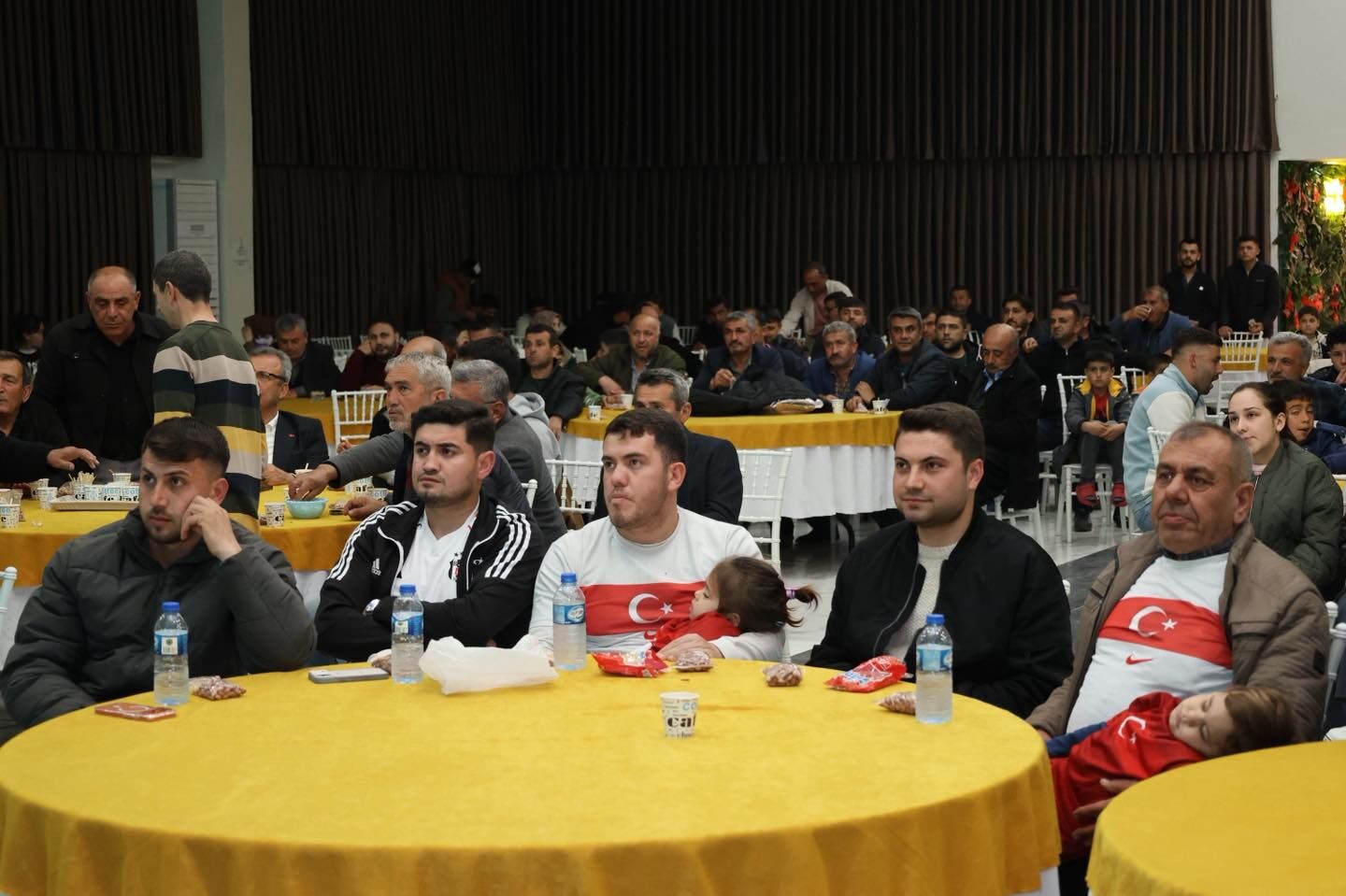 Ellek’te Tarihi Gece Dev Ekranda Milli Coşku (6)