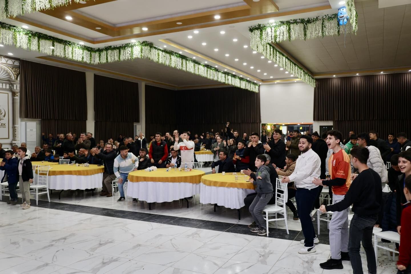 Ellek’te Tarihi Gece Dev Ekranda Milli Coşku (8)