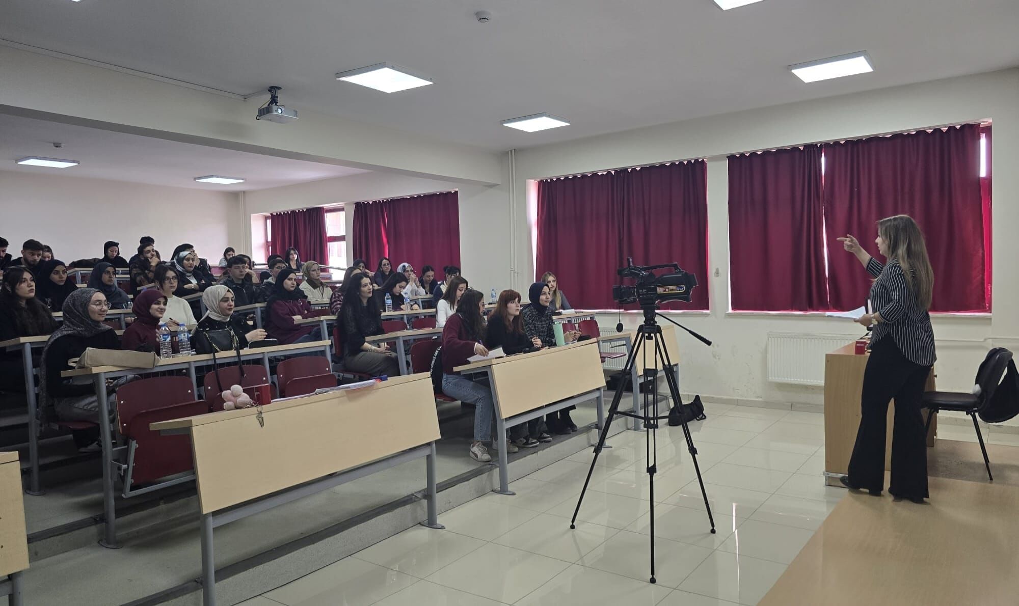 Gazeteci – Yazar Atayeter Geleceğin İletişimcilerine Işık Oldu (2)