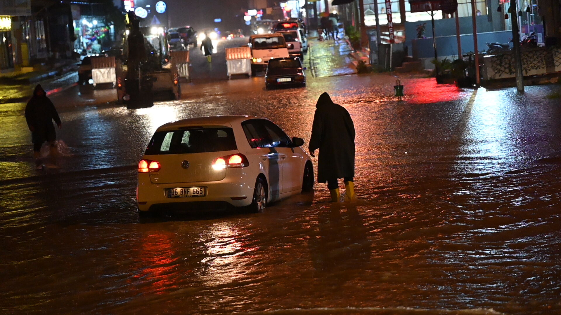 Güncelleme Osmaniye'de Sağanak Nedeniyle Bülbül Deresi Ve Savrun Çayı Taştı