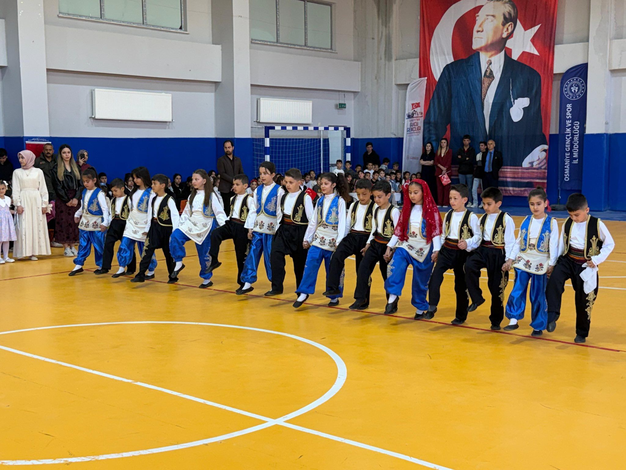 Hasanbeyli’de 23 Nisan Coşkusu Spor Salonuna Sığmadı (5)