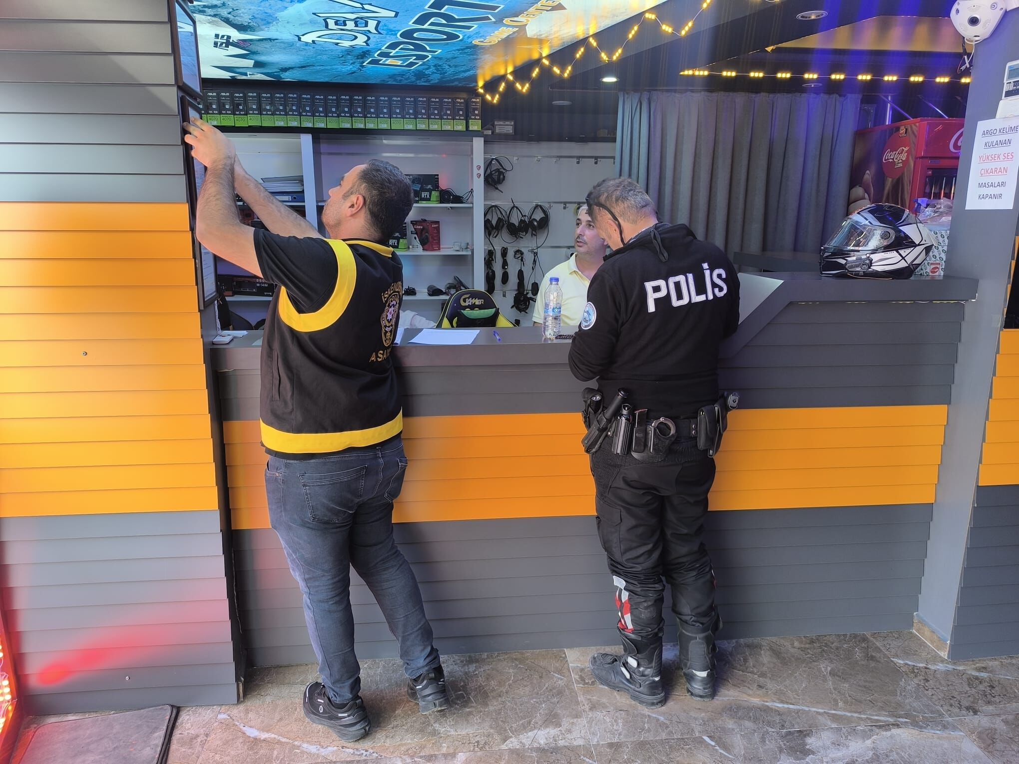 İskenderun'da Internet Kafe Ve Oyun Alanları Denetlendi