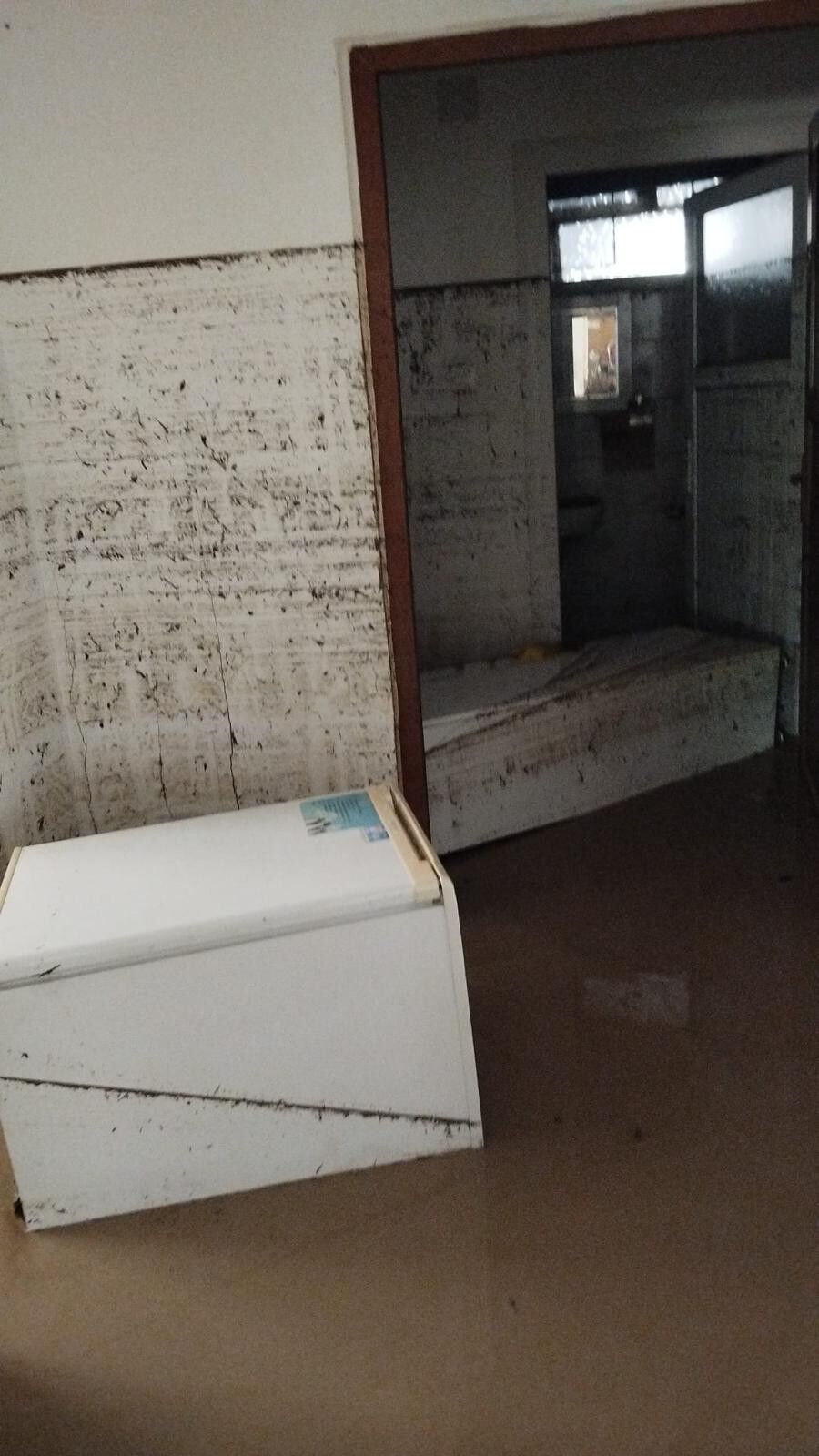 Kadi̇rli̇'de Seli̇n İzleri̇ Şehi̇t Ai̇leleri̇ Derneği̇ Çamur Altinda! (1)