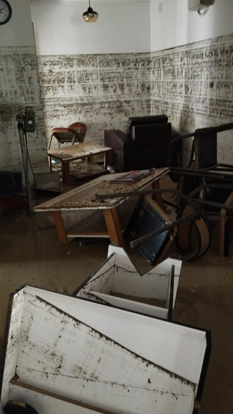 Kadi̇rli̇'de Seli̇n İzleri̇ Şehi̇t Ai̇leleri̇ Derneği̇ Çamur Altinda! (3)