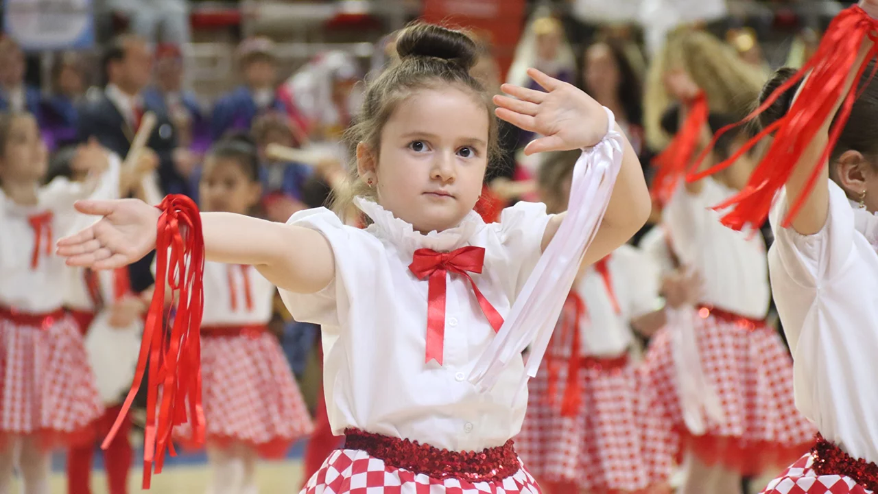 Miniklerin Gosterileri Buyuk Ilgi Gordu