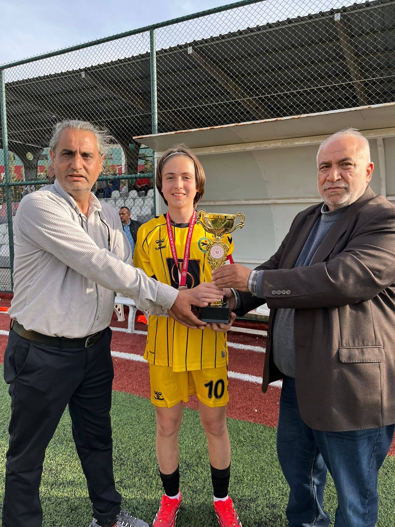 Osmaniye U 15 Ligi’nde Şampiyon Anadolu Gençlikspor! (1)