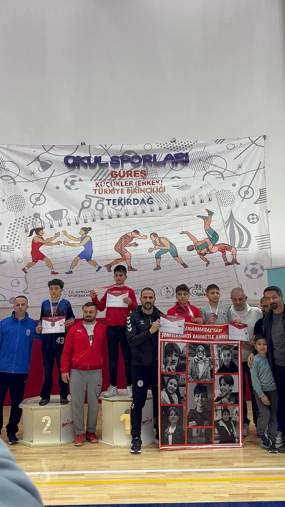 Osmaniyeli Güreşçi Türkiye Üçüncüsü (1)