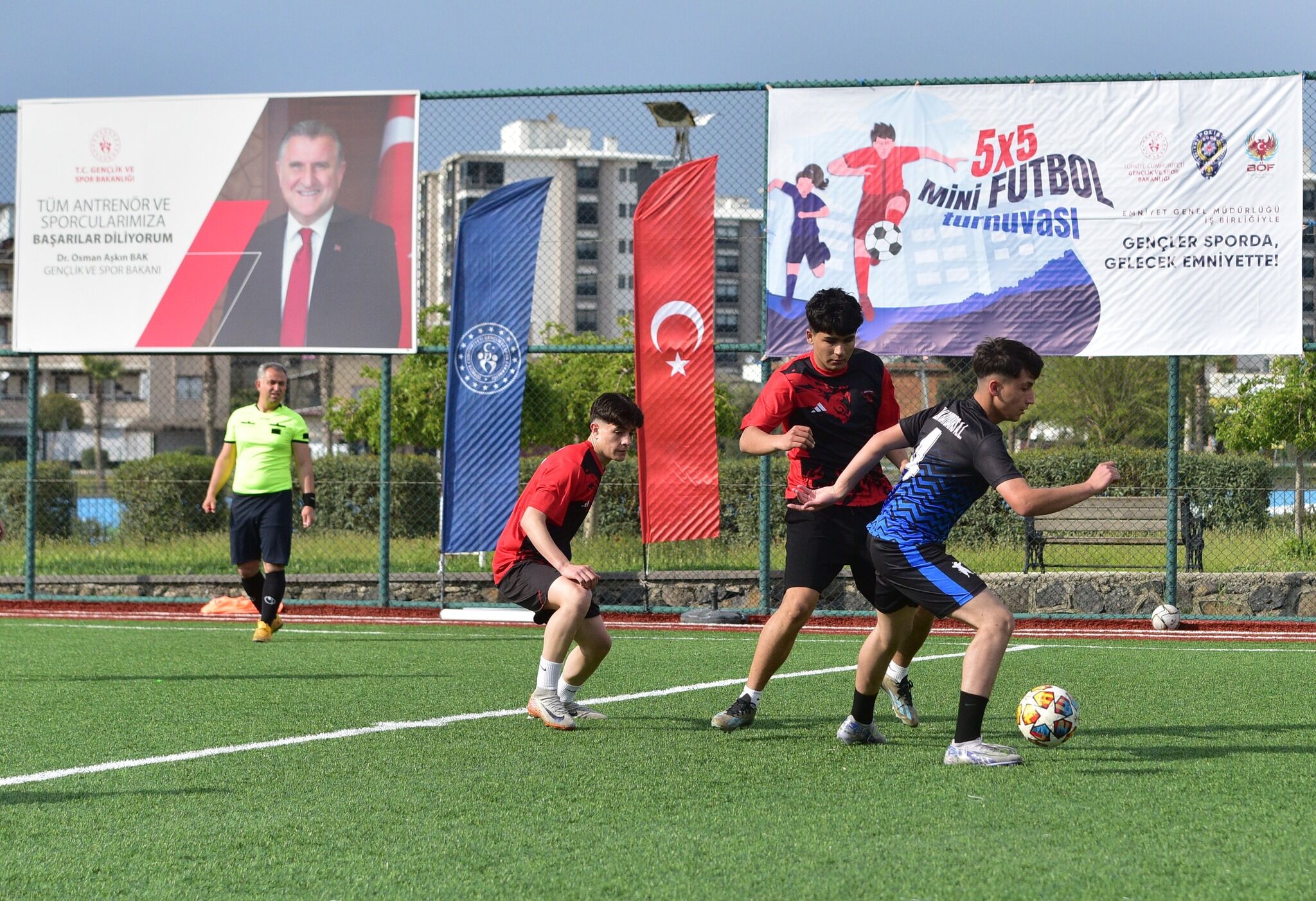 Sokaklar Bizim, Gelecek Güvende 5X5 Futbol Turnuvası Başladı (2)