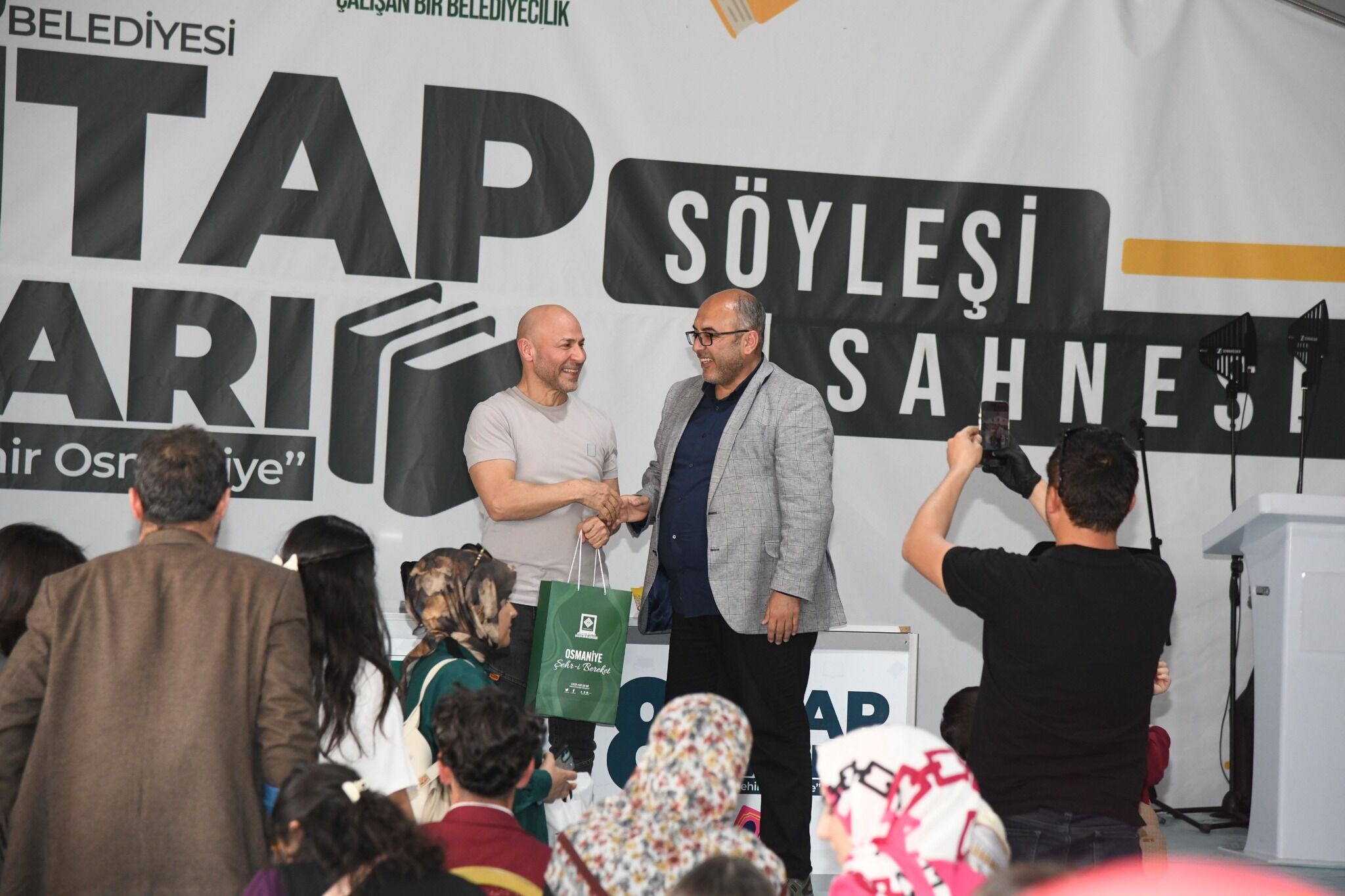 Tazeoğlu Okurlarla Buluştu (2)