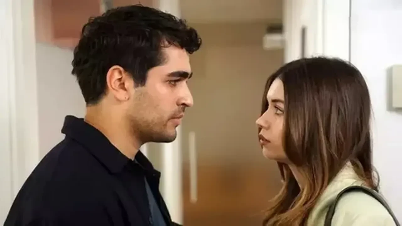 Y A L I Ç A P K I N I