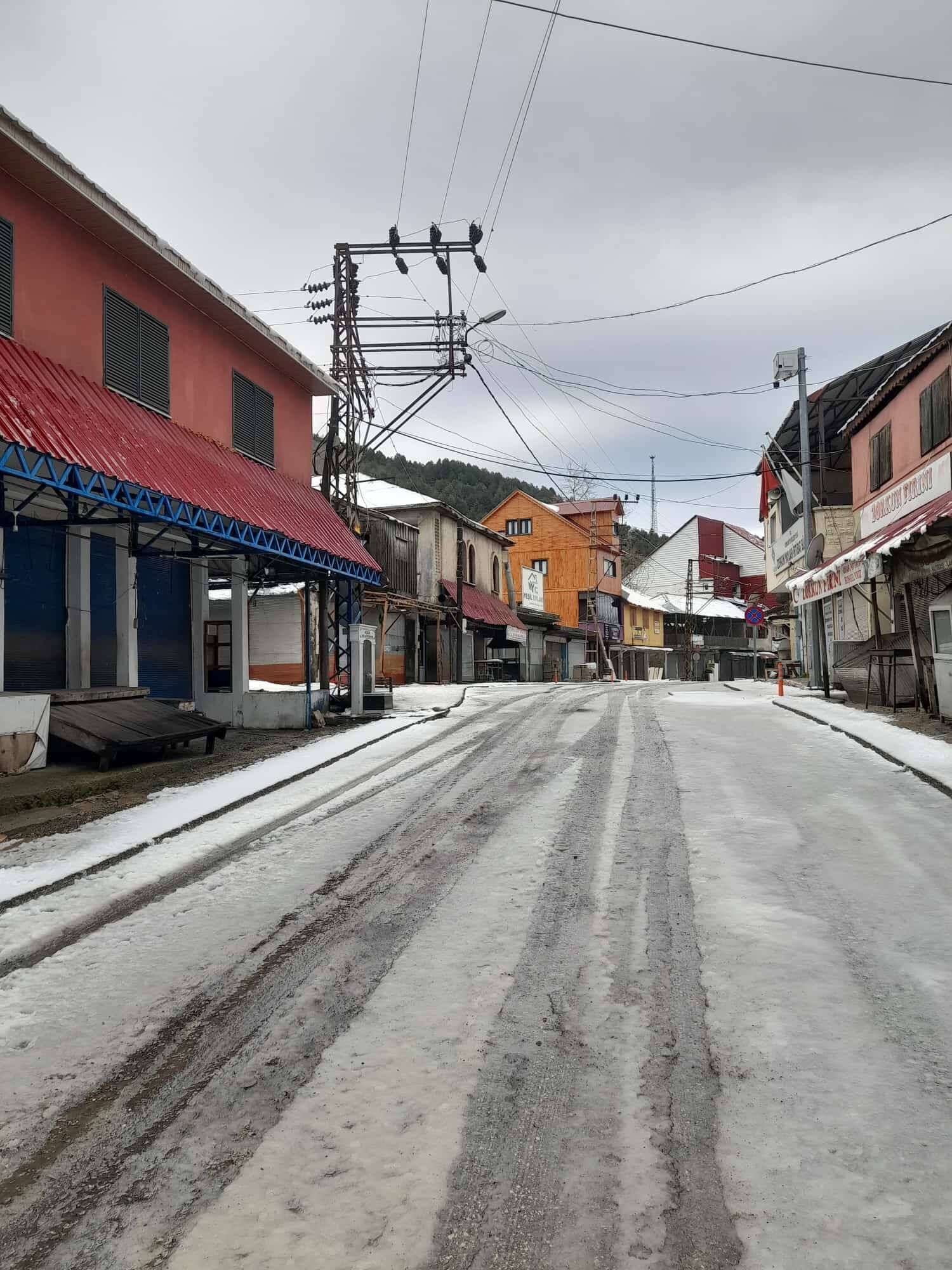 Zorkun’da Ni̇san Sürpri̇zi̇ Yayla Beyaza Büründü! (3)