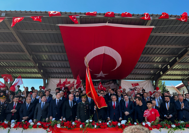 19 Mayıs Vali Bayrak Takdim