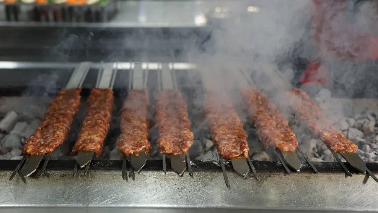Adana Kebabı Salatayla Etkiyi Katlıyor (2)