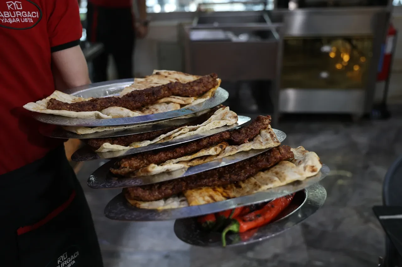 Adana Kebabı Salatayla Etkiyi Katlıyor (5)