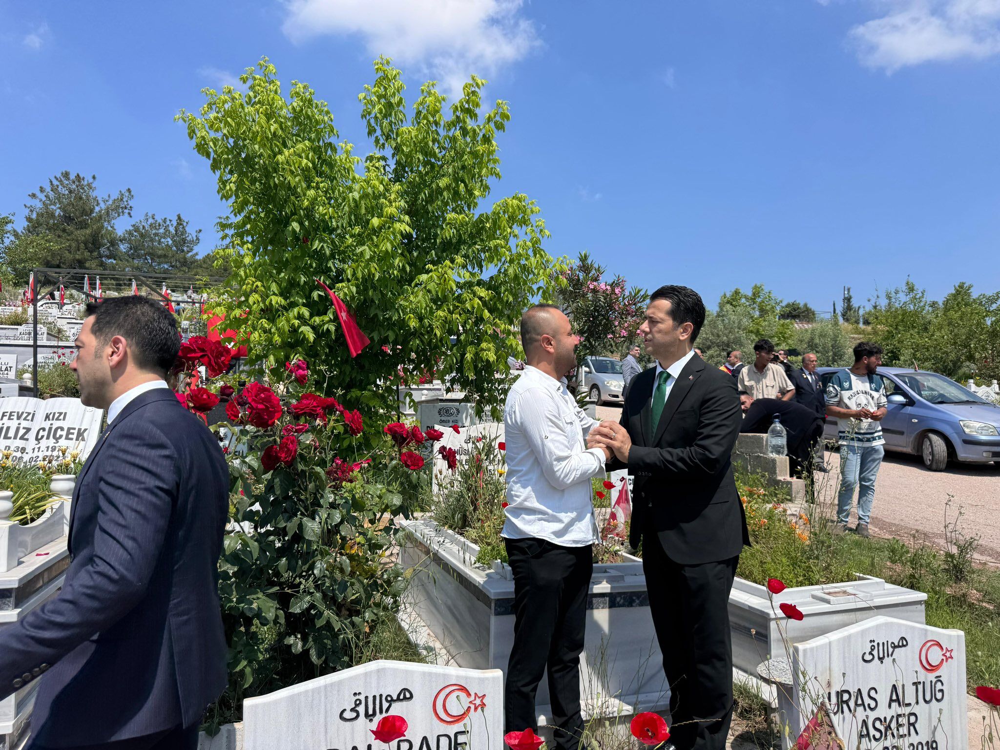 Ak Parti Mkyk Üyesi Kaya’dan Deprem Şehitlerine Ziyaret (3)