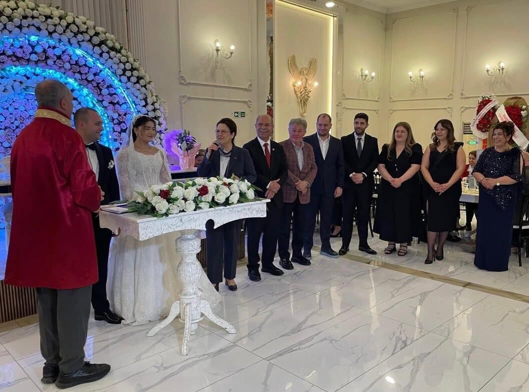 Ak Partili Durmuşoğlu'ndan Genç Çifte Mesaj (1)