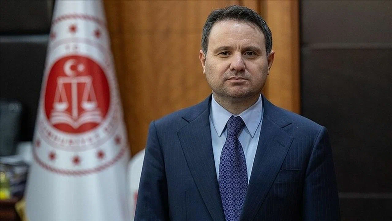 Akın Gürlek-1