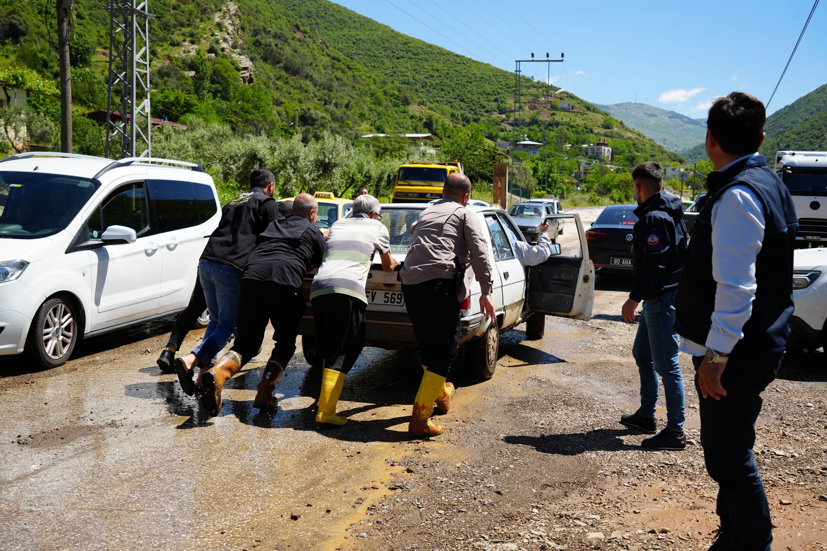 Bahçe’de Sel Sonrası İnceleme (9)