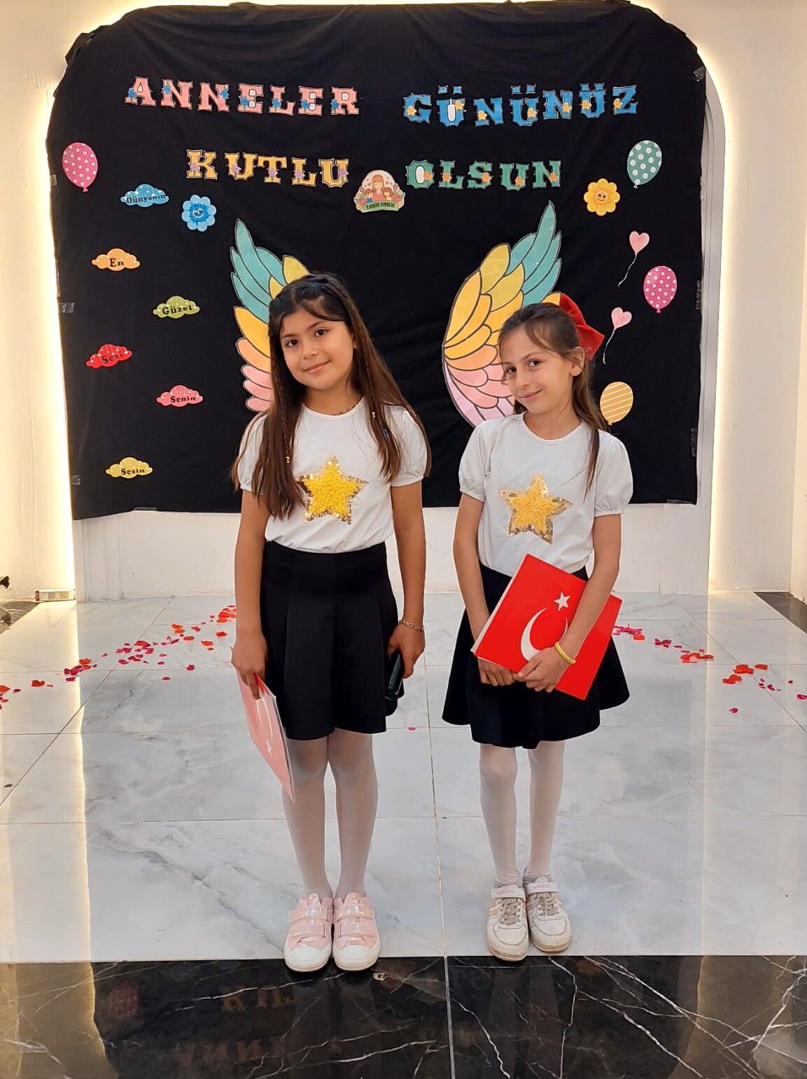 Böcekli'de 110 Öğrencili Anneler Günü Sürprizi Duygulandırdı (4)