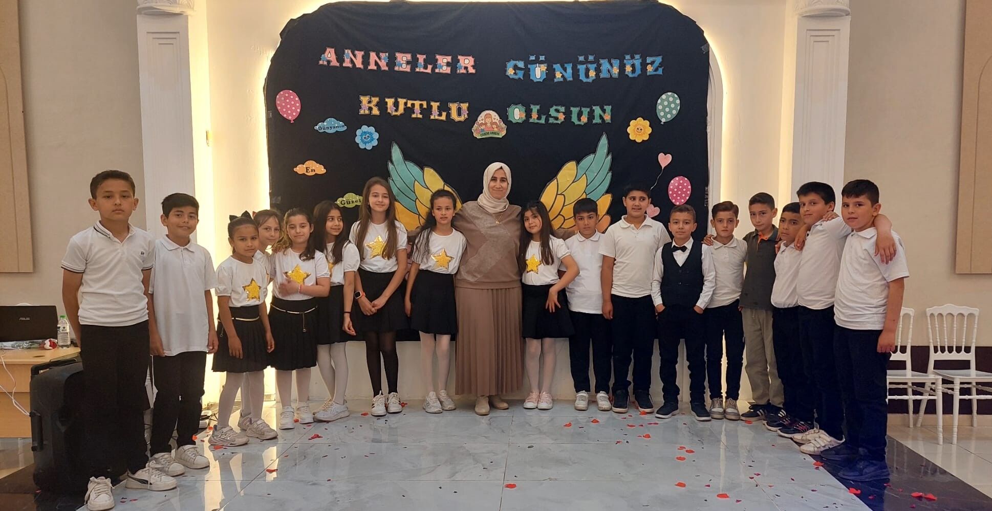 Böcekli'de 110 Öğrencili Anneler Günü Sürprizi Duygulandırdı (6)