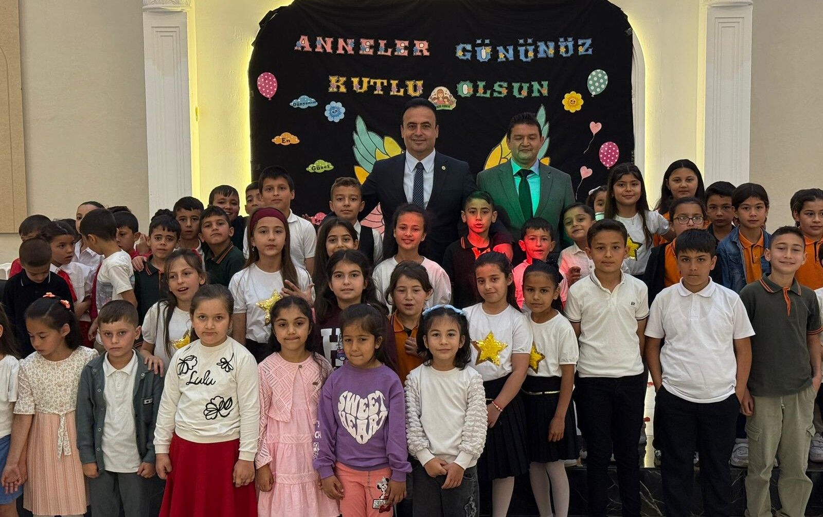 Böcekli'de 110 Öğrencili Anneler Günü Sürprizi Duygulandırdı (7)