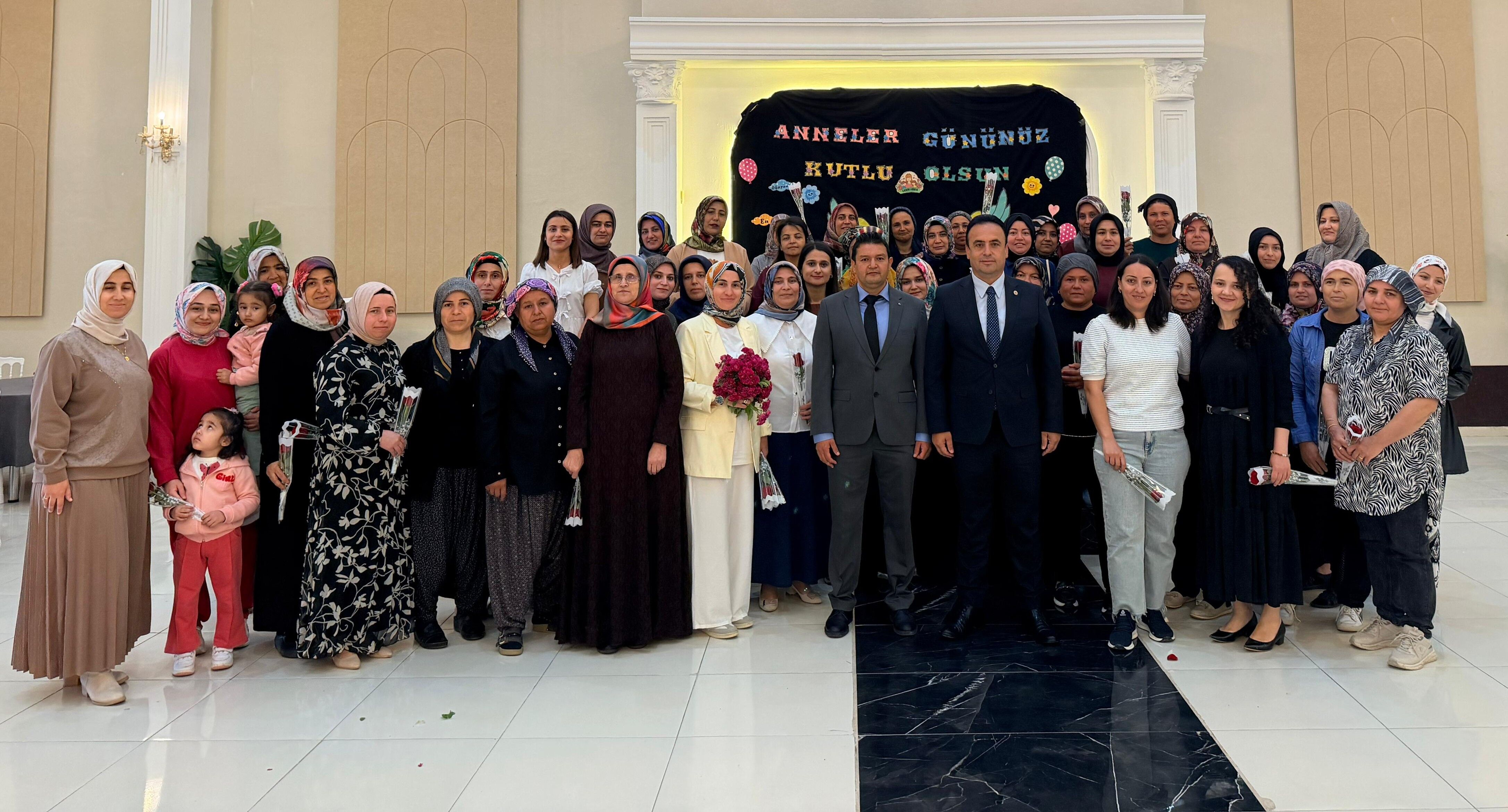 Böcekli'de 110 Öğrencili Anneler Günü Sürprizi Duygulandırdı (9)