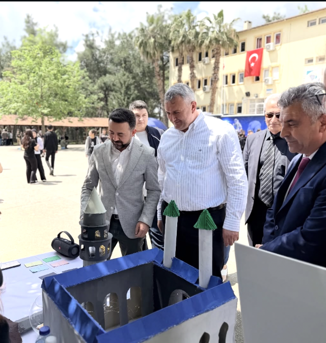 Düziçi’nde Bilim Fuarı Gençleri Parlatıyor
