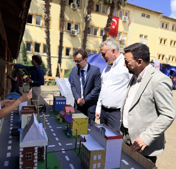 Düziçi’nde Bilim Fuarı Gençleri Parlatıyor3