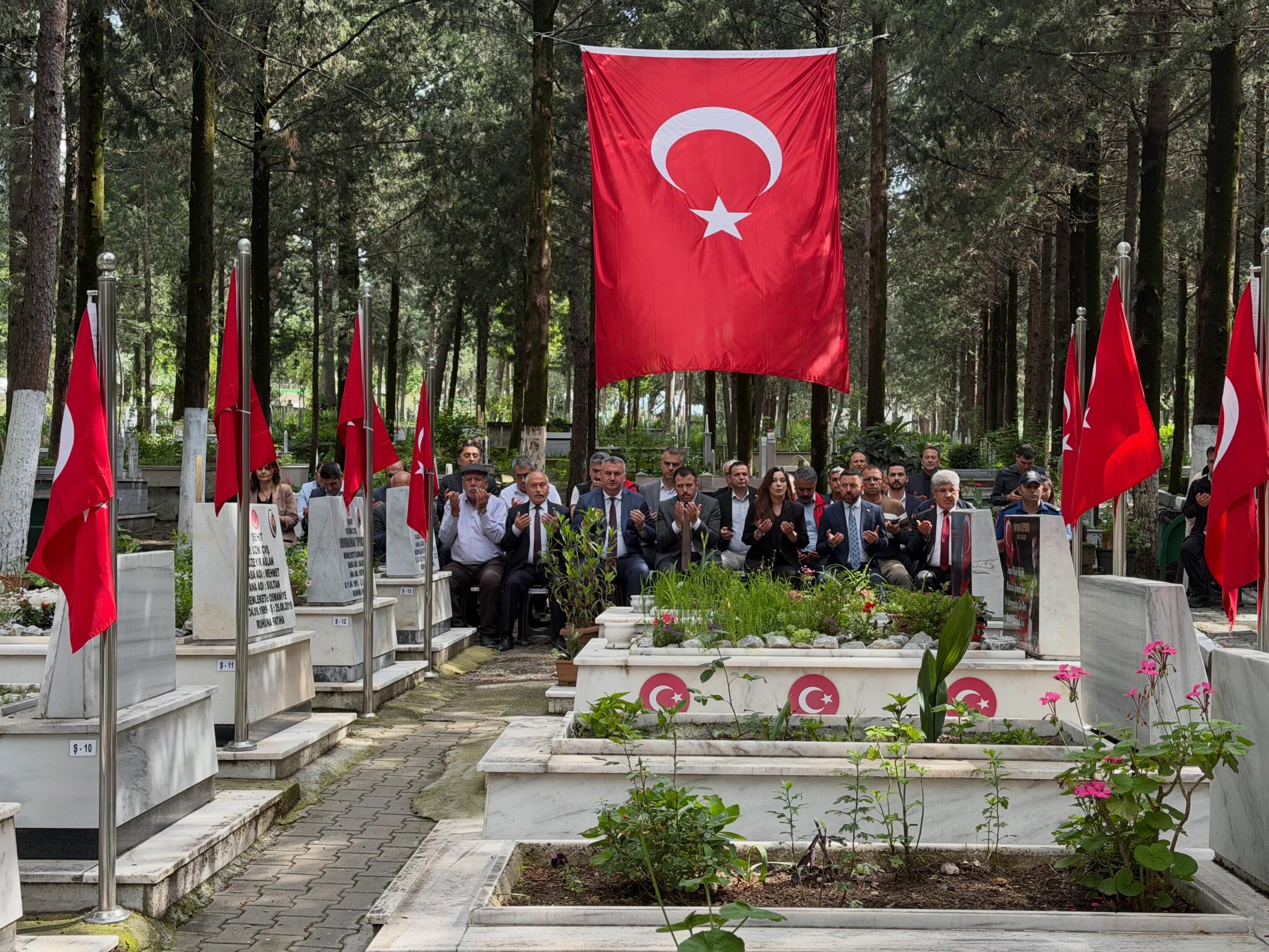 Düziçi’nde Şehitlikte Bayram Öncesi Anlamlı Ziyaret (3)