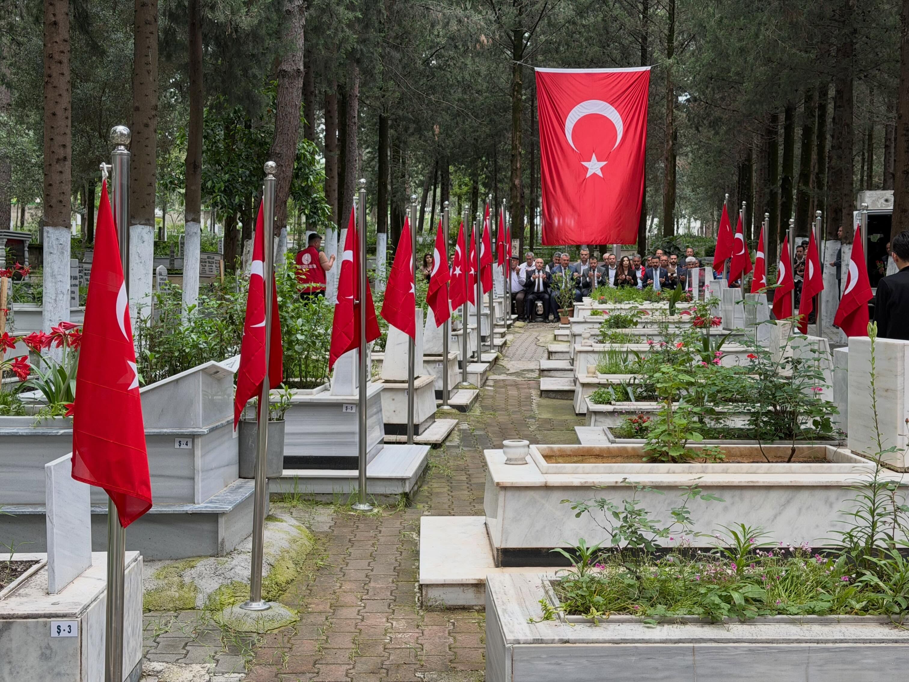 Düziçi’nde Şehitlikte Bayram Öncesi Anlamlı Ziyaret (4)