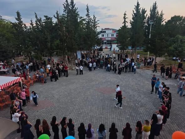 Gülten Ali Ziyan Anadolu Lisesi’nde Mezuniyet Coşkusu1