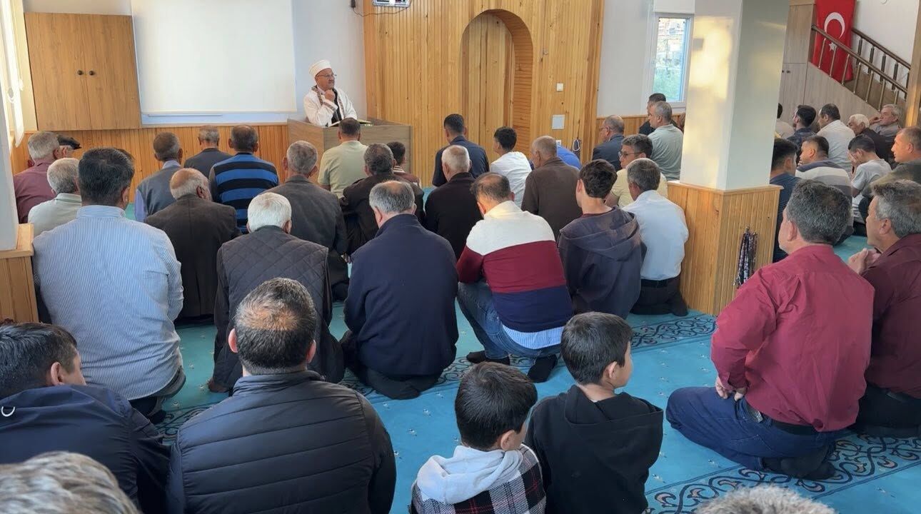 Kadirli’de Bayram Sevinci Camiler Doldu (1)