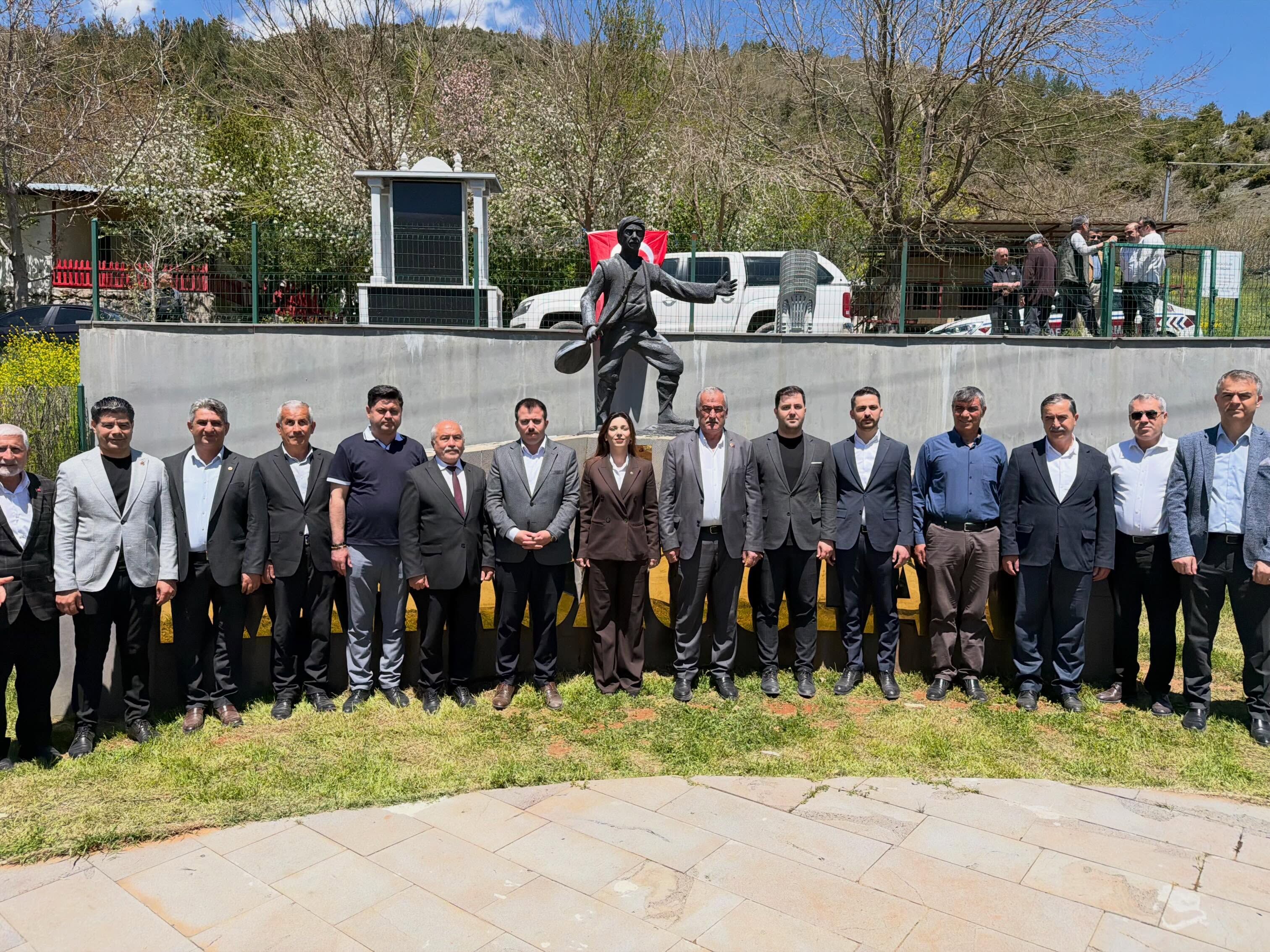 Karacaoğlan Hatıra Ormanı’nda Fidan Dikildi (8)