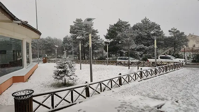 Mayısta Kar Yağdı Spil Dağı Beyaza Büründü