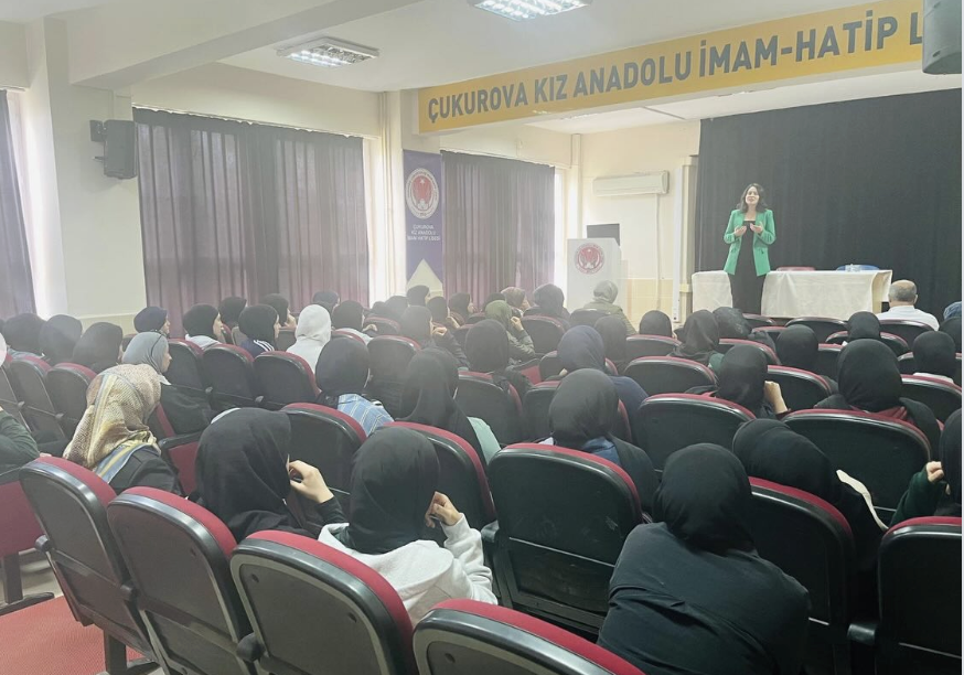 Osmaniye’de Kız Öğrencilere Meslek Desteği