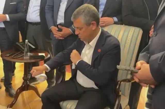 Özgür Özelv
