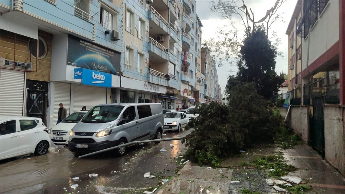 Şanlıurfa'da Fırtınanın Verdiği Hasar Gün Aydınlanınca Ortaya Çıktı