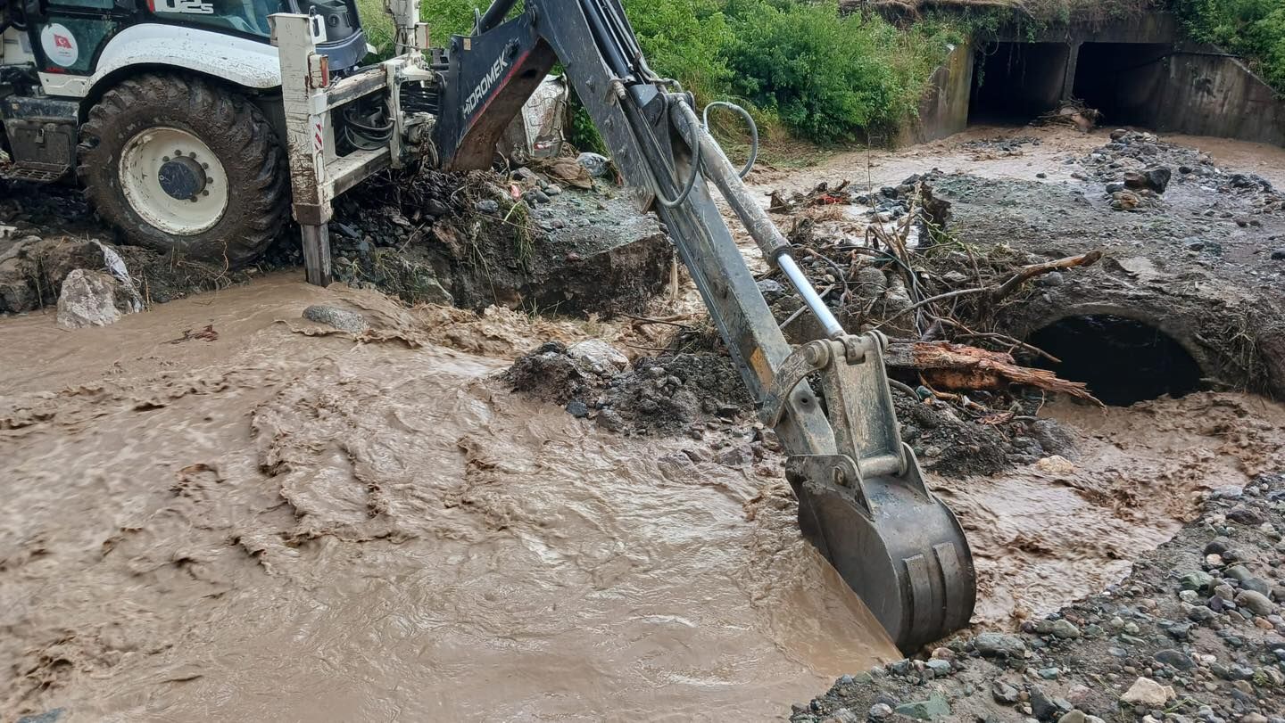 Vali Serdengeçti Sel Bölgesinde Devlet Teyakkuzda (4)