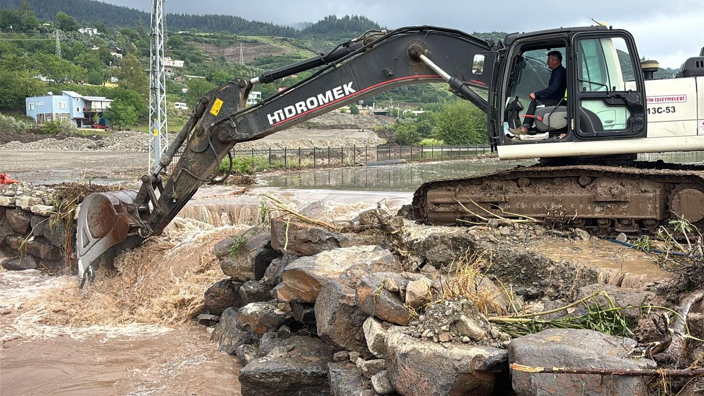 Vali Serdengeçti Sel Bölgesinde Devlet Teyakkuzda (7)