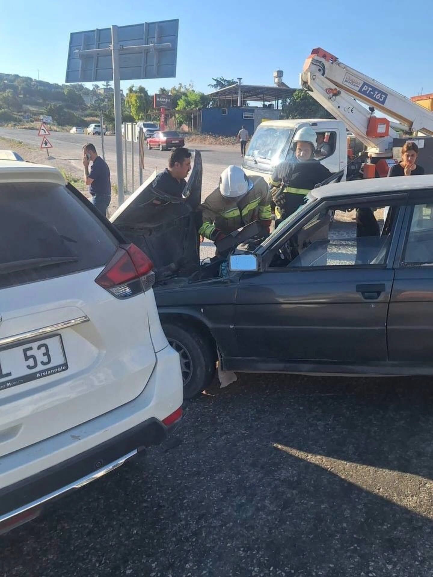Antakya Yayladağı Yolunda Kaza 2 Kişi Yaralandı3