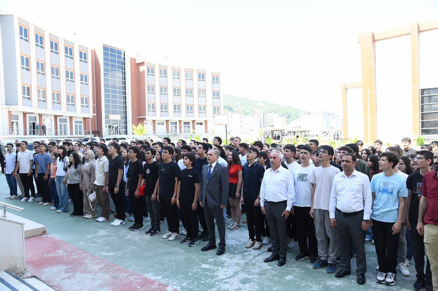 Başkan Çenet'ten Karne Gününde Anlamlı Spor Hediyesi (6)