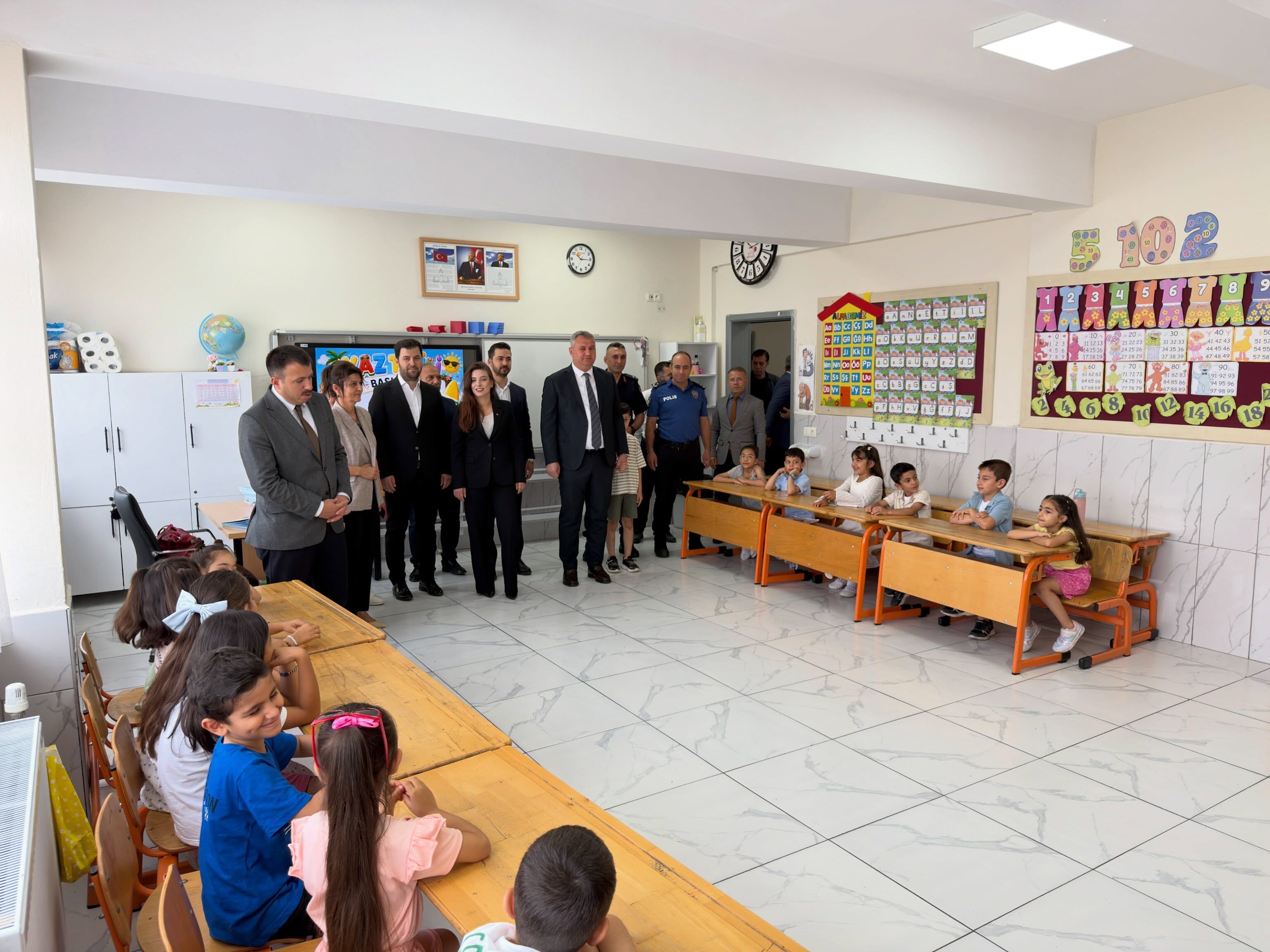 Başkan İba, Öğrencilerin Karne Sevincine Ortak Oldu (1)