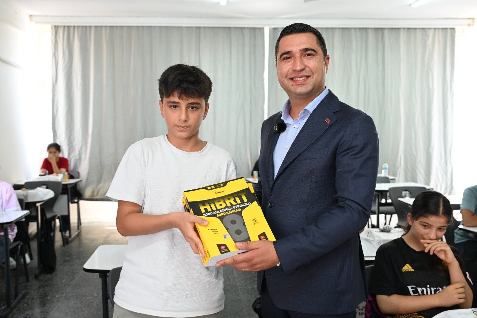 Başkan Olcar’dan Öğrencilere Ücretsiz Kitap Desteği5