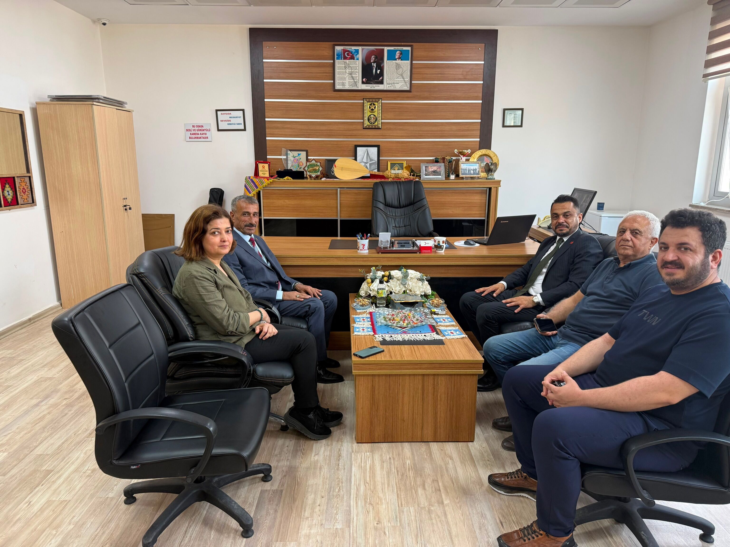 Chp Heyeti Halk Eğitim Sergisini Ziyaret Etti (2)